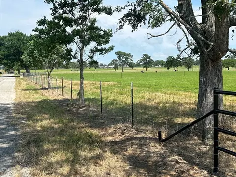 38715 Wiggins Rd, Hempstead, TX 77445