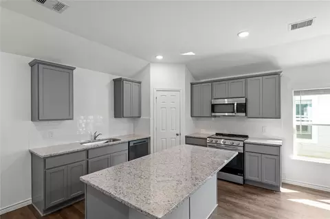 807 Stoney Point Ln, Dayton, TX 77535