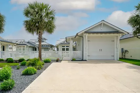 118 Reserve Ln, Rockport, TX 78382