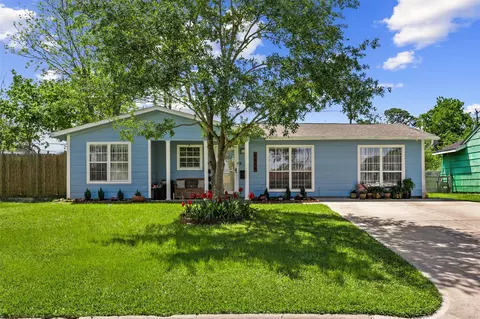 5874 Beldart St, Houston, TX 77033
