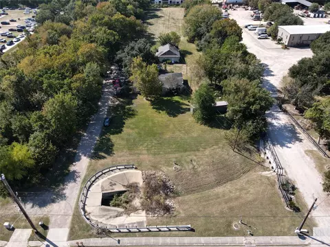 502 Brand Ln, Stafford, TX 77477
