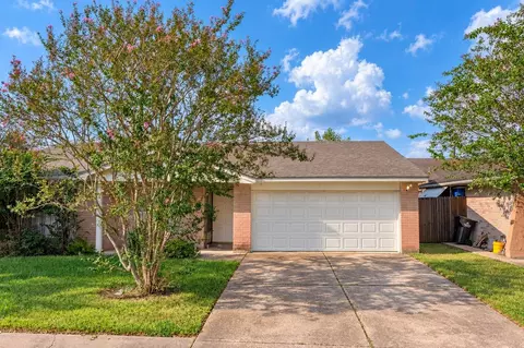 10550 Towneview Dr, Sugar Land, TX 77498