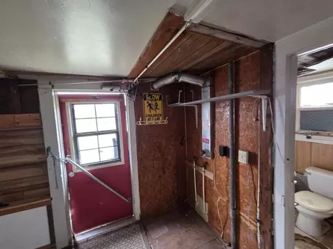 Entry Way - 204 E Bryan Ave, Electra, TX 76360 photo 1 of 1