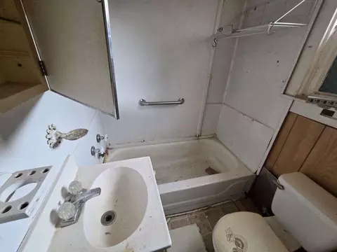 Bath - 204 E Bryan Ave, Electra, TX 76360 photo 3 of 3