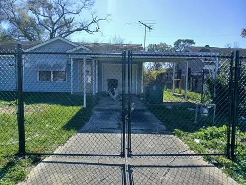8914 Oak Knoll Ln, Houston, TX 77078