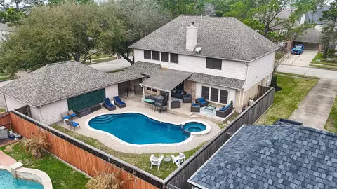 2329 N Lake Front Dr, League City, TX 77573