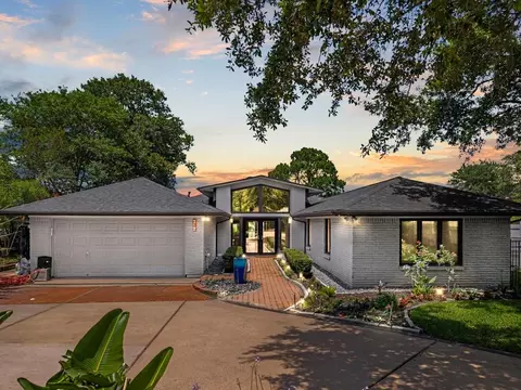 217 Lakeshore Cir, Seabrook, TX 77586