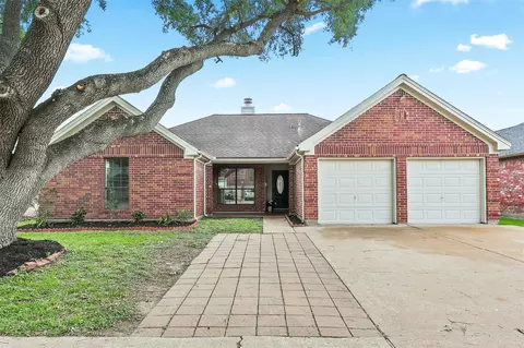 811 Deepwater Ave, Pasadena, TX 77503