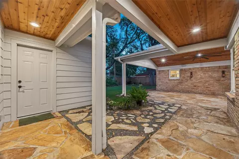 5638 Sanford Rd, Houston, TX 77096