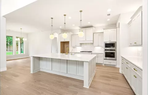 Kitchen - 454 Lontano Path, Willis, TX 77318 photo 4 of 5