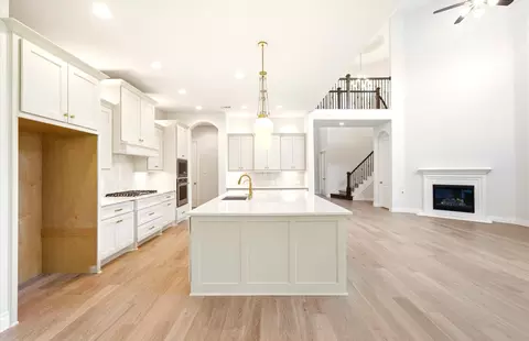 Kitchen - 454 Lontano Path, Willis, TX 77318 photo 3 of 5