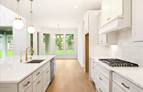 Kitchen - 454 Lontano Path, Willis, TX 77318 photo 5 of 5