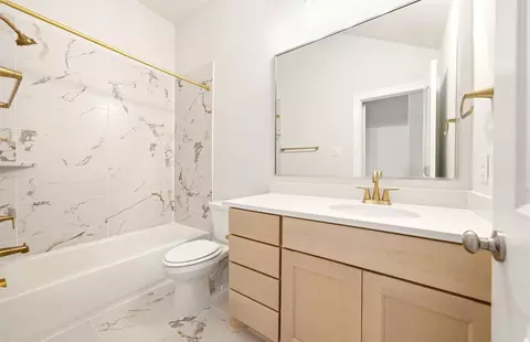 Bath - 454 Lontano Path, Willis, TX 77318 photo 5 of 8