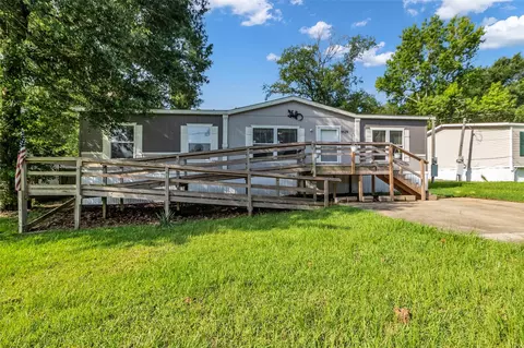 Exterior - 9529 Cypress Dr, Willis, TX 77318 photo 2 of 3