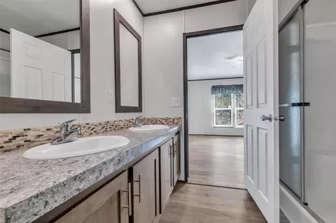 Bath - 9529 Cypress Dr, Willis, TX 77318 photo 2 of 3