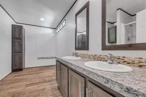 Bath - 9529 Cypress Dr, Willis, TX 77318 photo 1 of 3