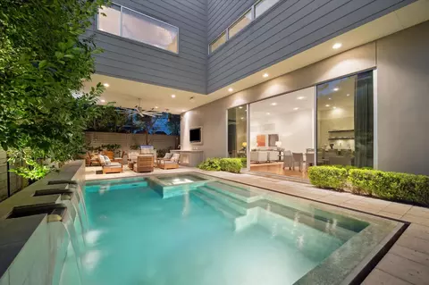 2211 Avalon Pl, Houston, TX 77019