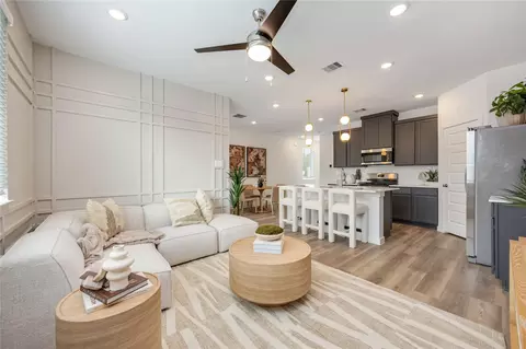 965 Mansfield St, Houston, TX 77091