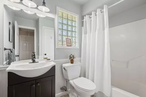 Bath - 103 Cove Pl, Montgomery, TX 77356 photo 3 of 3
