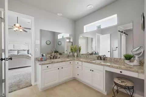 Bath - 103 Cove Pl, Montgomery, TX 77356 photo 2 of 3