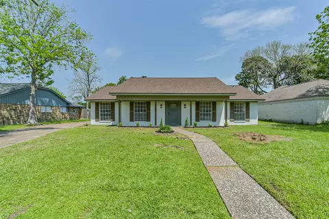 306 Red Bud Ln, Baytown, TX 77520
