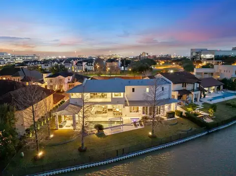 15618 Oyster Cove Dr, Sugar Land, TX 77478
