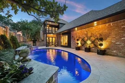12 E Broad Oaks Dr, Houston, TX 77056