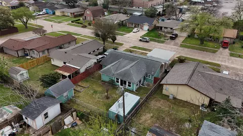 3717 Newton Dr, Pasadena, TX 77503