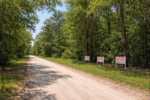 000 Bayou Dr, Alvin, TX 77511