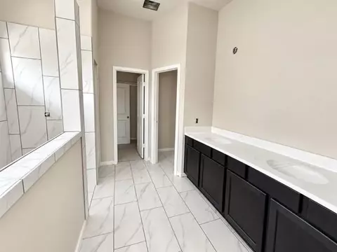 Bath - 32430 Poplar Grove Ln, Spring, TX 77386 photo 2 of 2