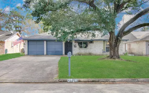 9410 Deanwood St, Houston, TX 77040