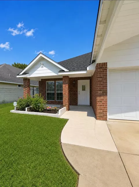 9422 Ledge St, Houston, TX 77075