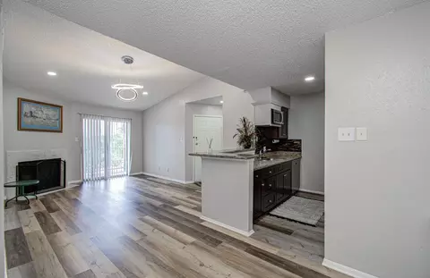 10101 S Gessner Rd #405, Houston, TX 77071