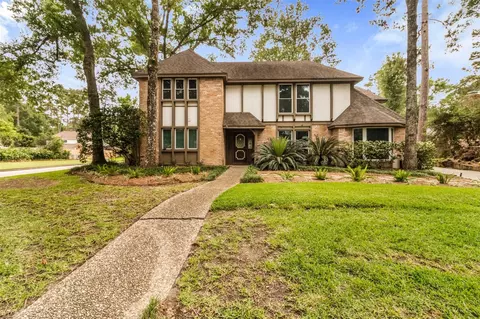 3238 Redwood Lodge Dr, Houston, TX 77339