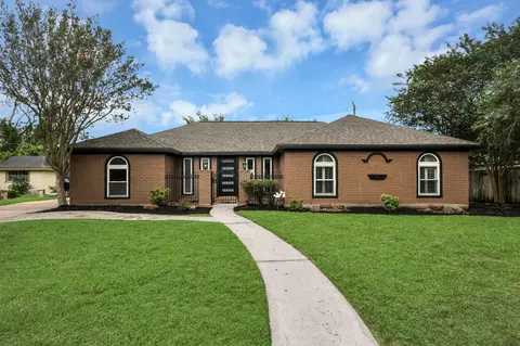 7822 Maple Tree Dr, Houston, TX 77088