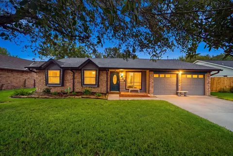 1814 Crooked Creek Ln, Pearland, TX 77581