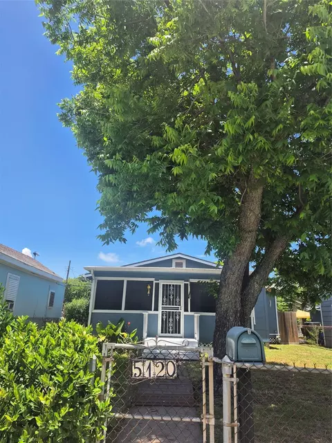 5120 Avenue S, Galveston, TX 77551