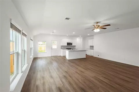 511 Oak Chase Ave, Dayton, TX 77535