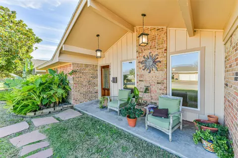 7758 Chantilly Cir, Galveston, TX 77551