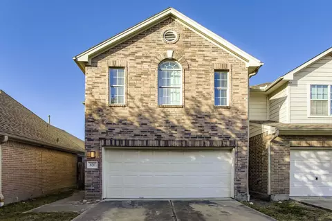 826 Forest Hillside Ln, Houston, TX 77067