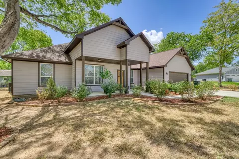305 Thompson St, Madisonville, TX 77864