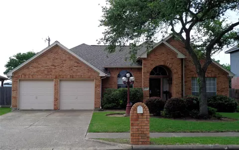 2617 15th St N, Texas City, TX 77590