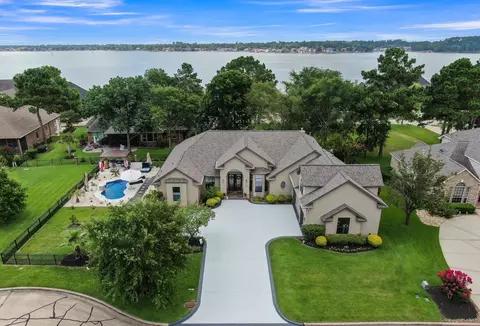 220 Palais Verde Rd, Montgomery, TX 77356