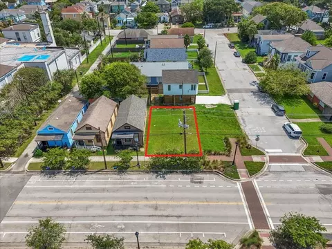 1320 27th St, Galveston, TX 77550