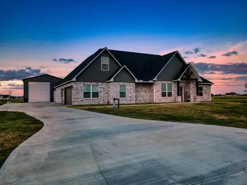 520 Angus Trl, Angleton, TX 77515 photo 1
