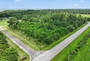 1166 Channelview Rd, Anahuac, TX 77514
