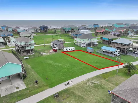 1958 Avenue G, Crystal Beach, TX 77650