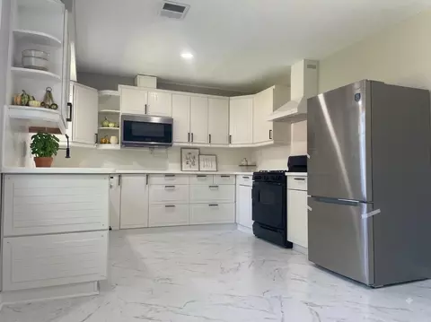 Kitchen - 22831 Earlmist Dr, Spring, TX 77373 photo 2 of 2