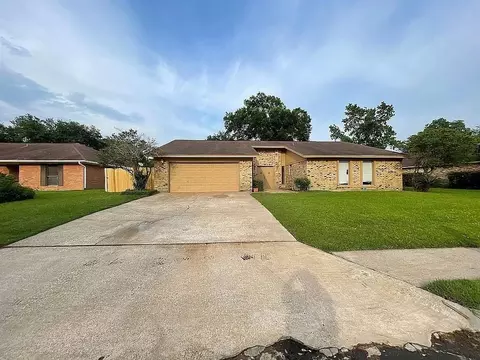 1070 Shakespeare Dr, Beaumont, TX 77706