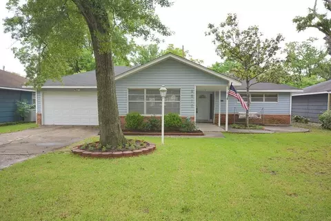 9610 Westview Dr, Houston, TX 77055